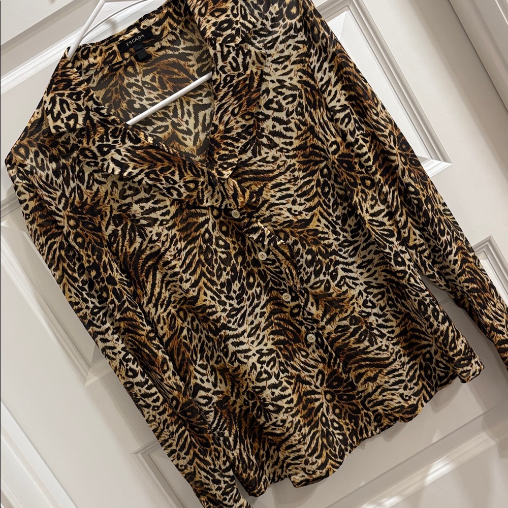 ✨Escada 100% Silk Leopard 🐆 Blouse✨ - Picture 3 of 7